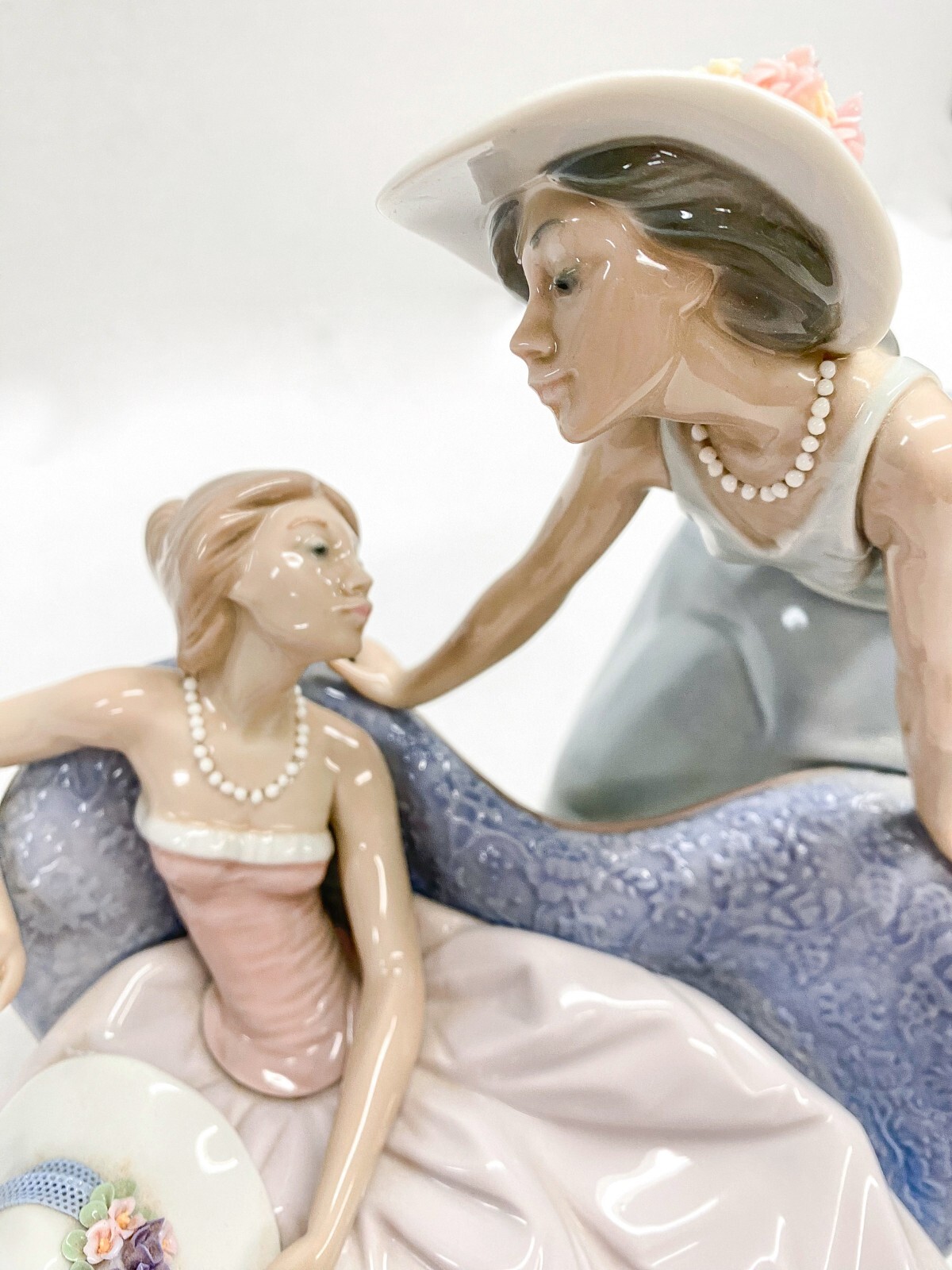 LLADRO "Debutante" Glazed Porcelain Figurine 5486 With original Box