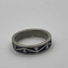925 Sterling Silver Band With Geometric Design