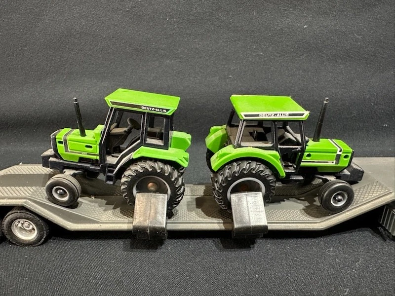 Ertl Deutz-Allis Delivery Semi-Truck with Two Deutz Allis Tractors 1/64 Scale - Image 2 of 4