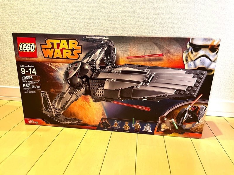 Rare LEGO Star Wars 75096 Sith Infiltrator