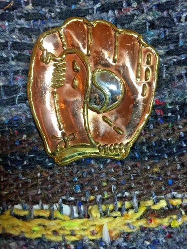 Vintage 3Tone Tin Metal 2 1/4 X 2 1/4” MITT &BALL Brooch Pin Made in Mexico - Picture 5 of 5