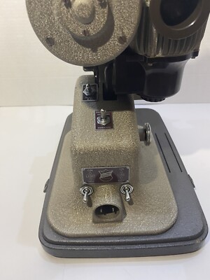 SUPER RARE PROJECTEUR de film cinéma 16 mm modèle Bell & Howell 173 EUR 150,00 - FR