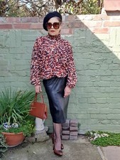 lata 80-te włoski vintage, brązowo-pomarańczowy, bluzka z nadrukiem lamparta z wysokim kołnierzem, rozmiar 12