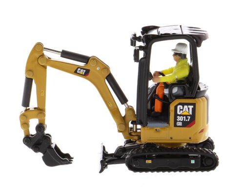 1/50 CAT Caterpillar 301.7 CR Diecast Masters 85597 Mini Hydraulic Excavator Car - Picture 2 of 9