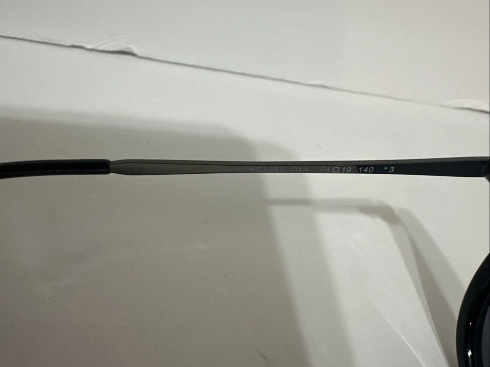 Gafas de sol Kenneth Cole Reaction negras KC1289 1A Foto 4 de 4