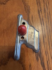 Vintage Metalowa flaga Przecinarka do ciasteczek i drewniany uchwyt 4" na 2"