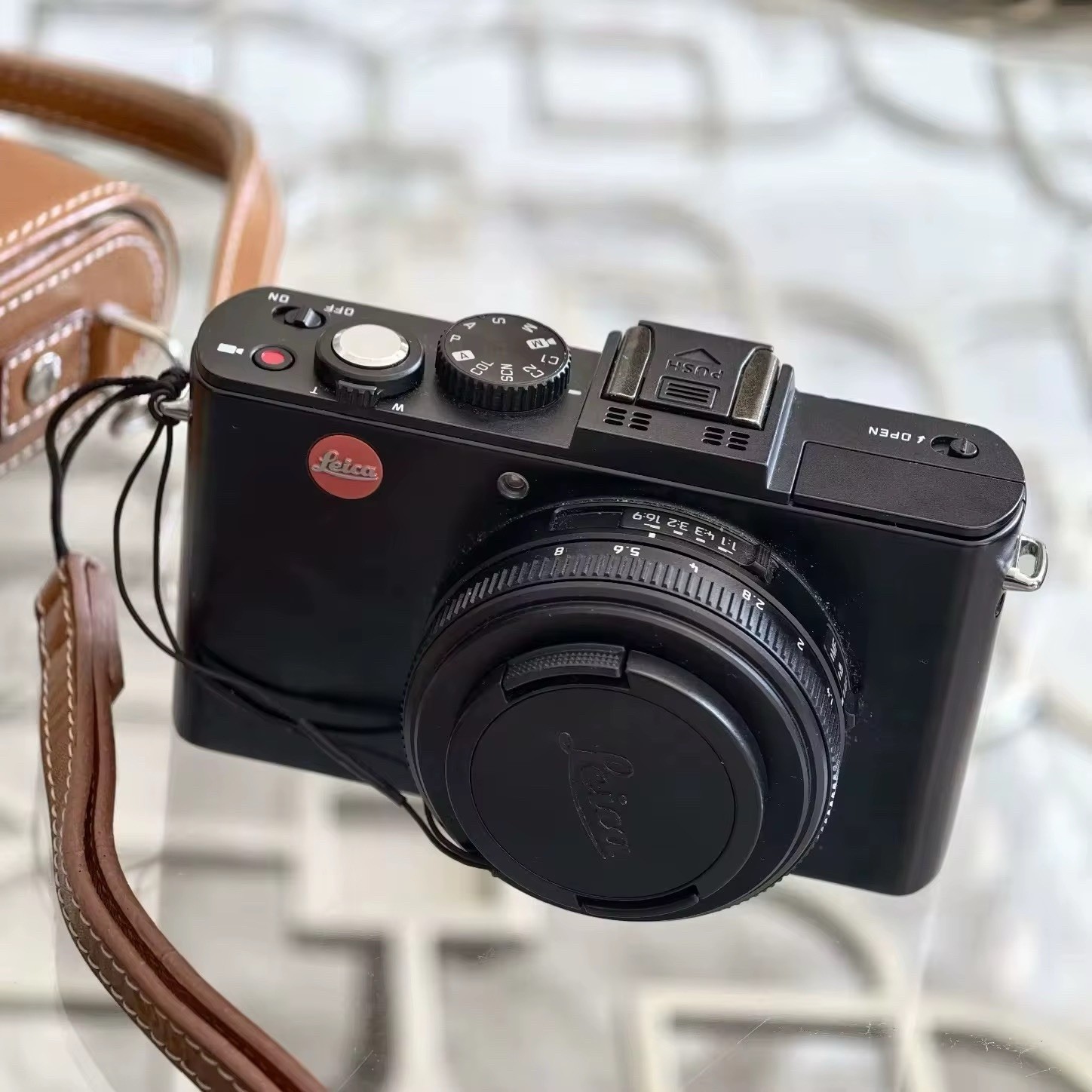 Leica D-Lux 6 Premium Compact Mirrorless Digital Camera 10.MP 1/1.7”