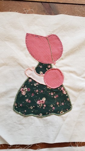 11 Vintage Quilt Blocks Sunbonnet Sue 12" x 12" Pink Green Girl Floral Sewing - Picture 4 of 4