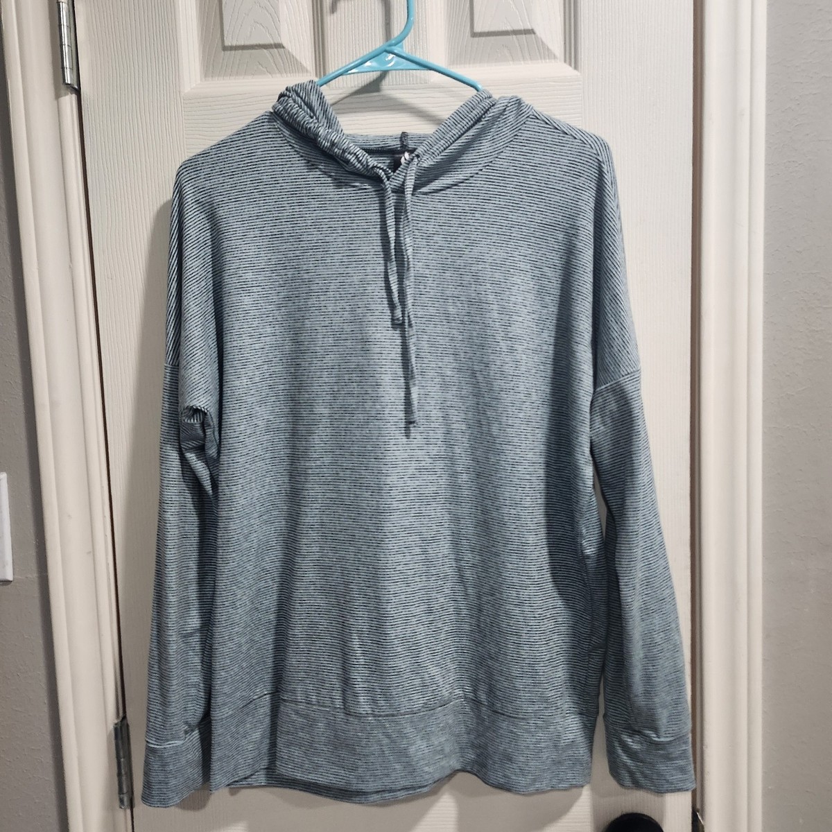 Skechers Super Soft Hoodie Women’s M Faded Robins Egg Teal Striped View 2