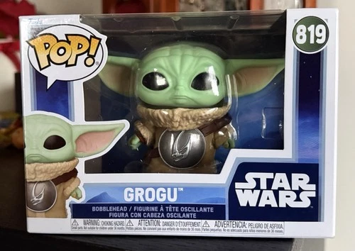 NEW! Funko Pop! Star Wars: GROGU w /Crest #819 w/Protector IN HAND!