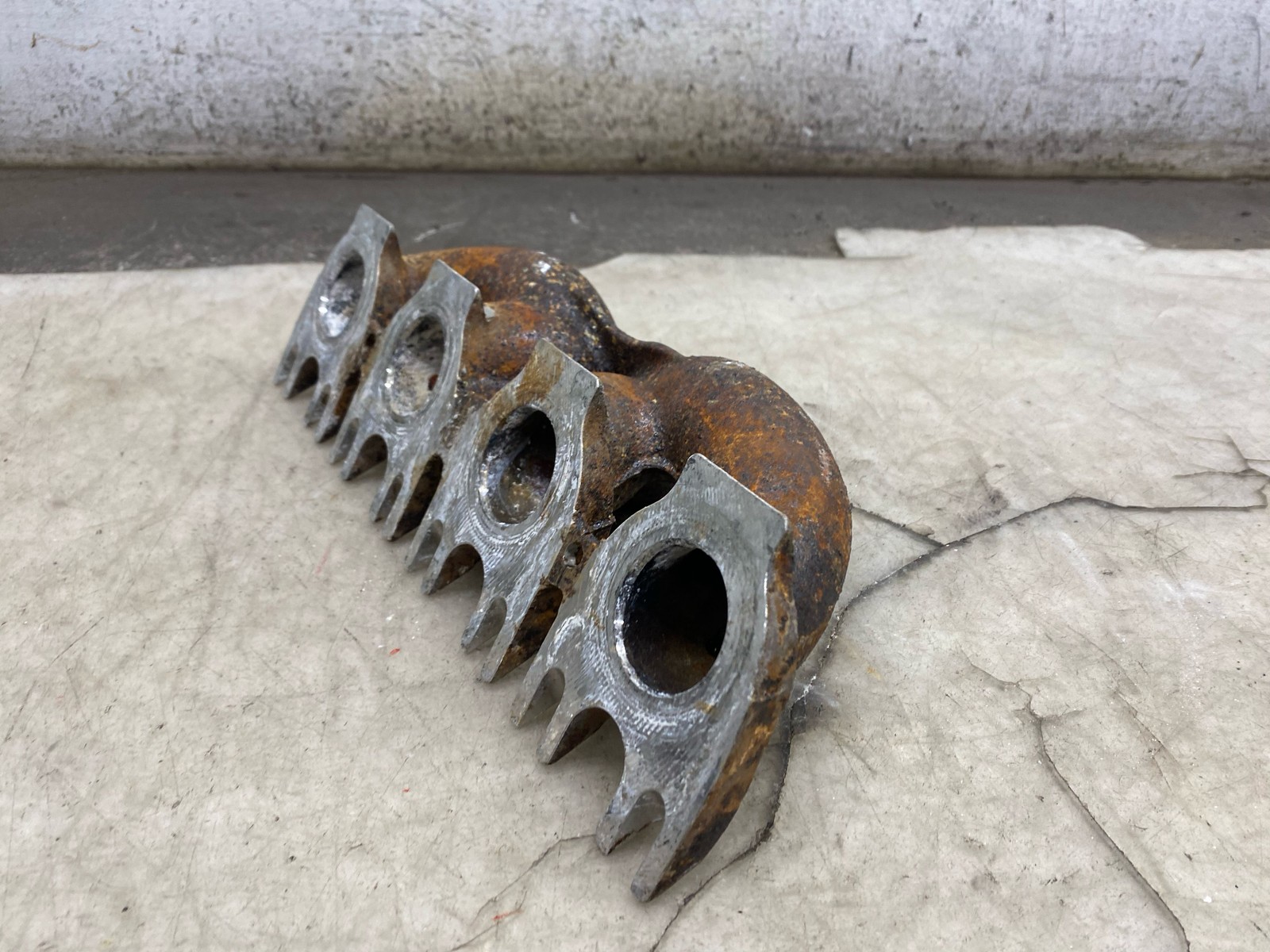 2020-2025 ASTON MARTIN DBX 4.0L V8 RIGHT ENGINE EXHAUST MANIFOLD 1771400209 OEM