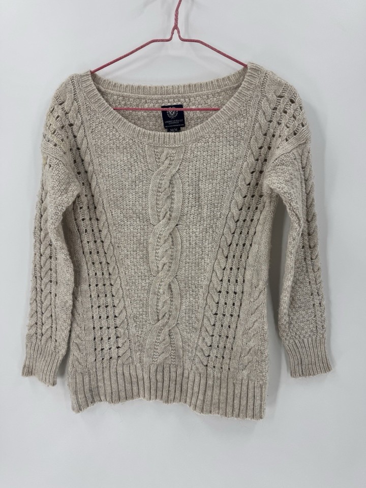 American Eagle Outfitters cream cable knit sweater in size M