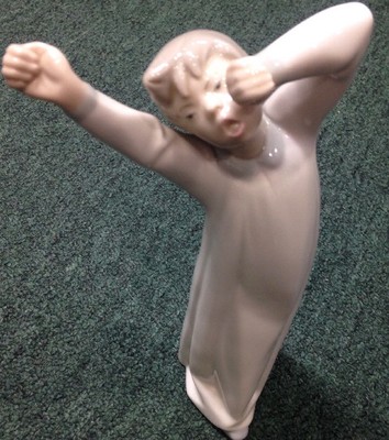 RETIRED AUTHENTIC LLARDO FIGURINE  BOY YAWNING  #4870 PERFECT CONDITION