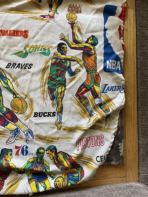 Vintage NBA 90s USA製 バスケ ヴィンテージシーツ 総柄　レア Vintage NBA Bed Spread Basketball Team Bulls Bucks Hawks ABA 96x74