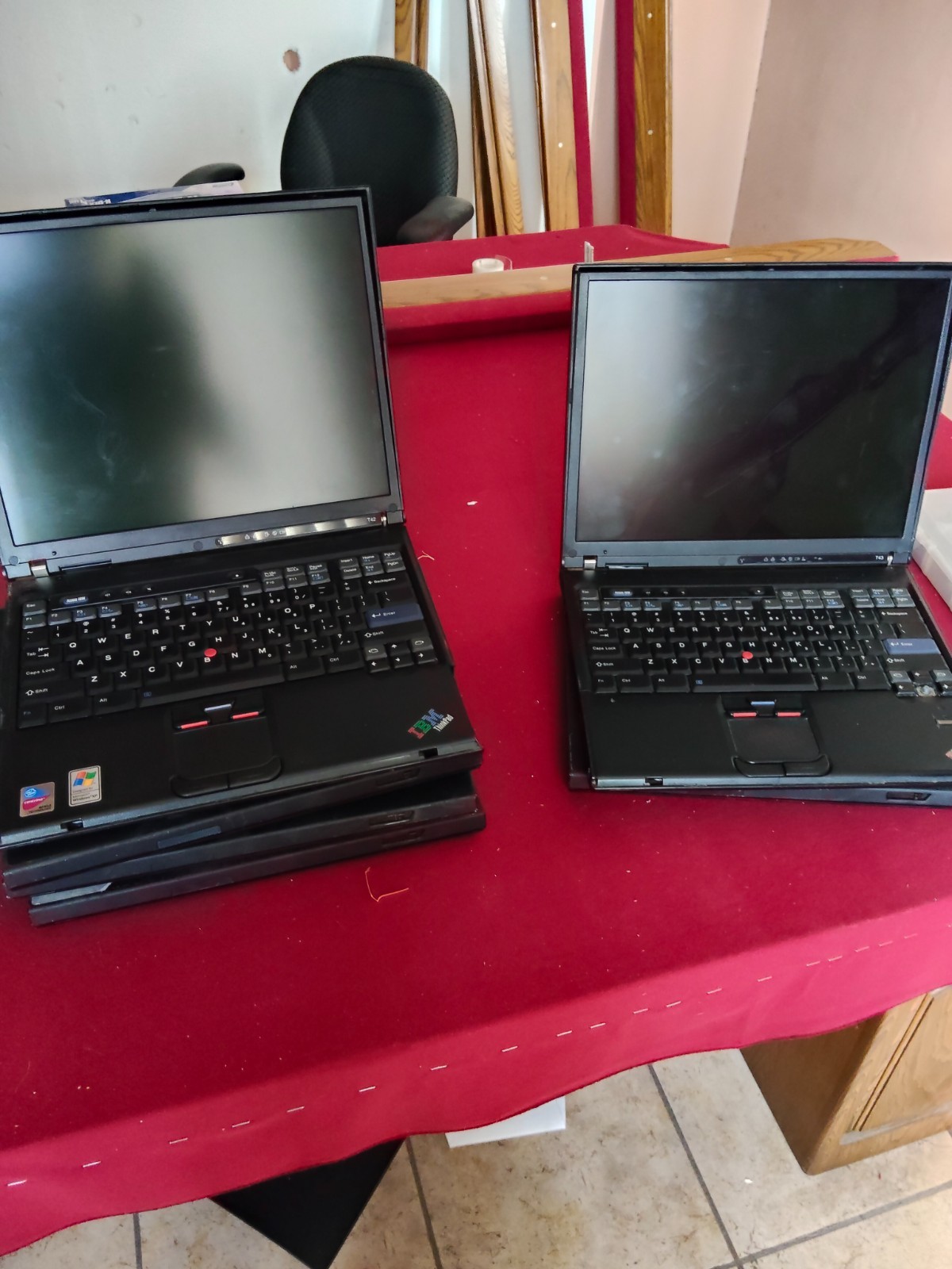 IBM THINKPAD QTY-4, T42 -QTY-2, T43 FOR PARTS/REPAIR - INTEL, MIXED LOT