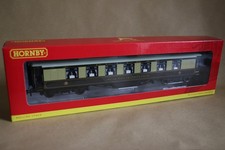 Hornby R4422 Pullman 3rd Class Parlour Car Coach No 35 with Table Lights