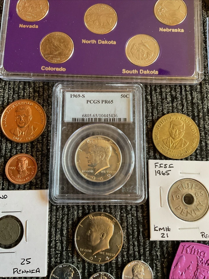 Collectible Junk Drawer Coin Lot 1969S 40% SILVER JFK SLAB,2006 PLATINUM QUARTER - Image 4 of 4