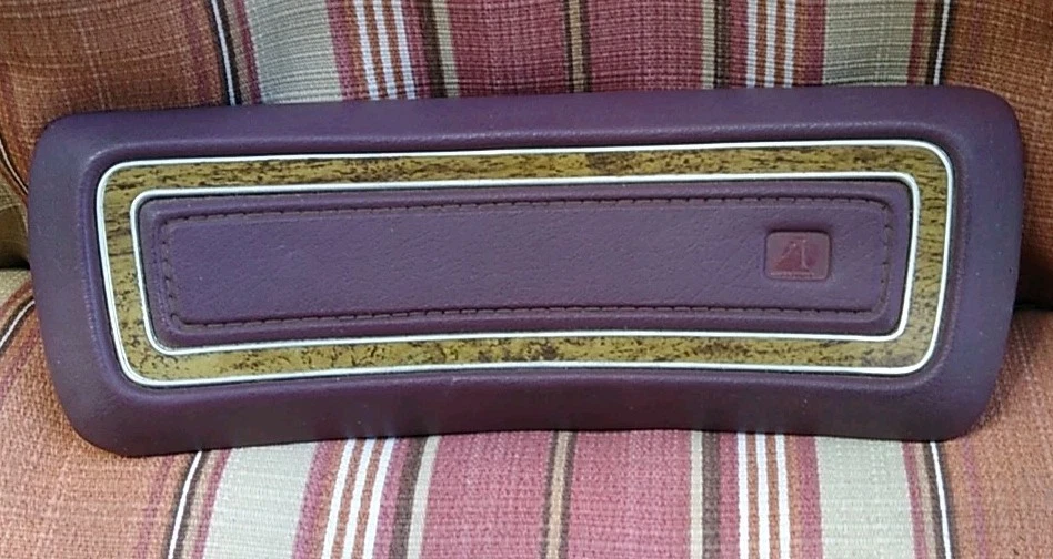 80 AMC Eagle Borgoña Volante Bocina Almohadilla Botón OEM Foto 3 de 4