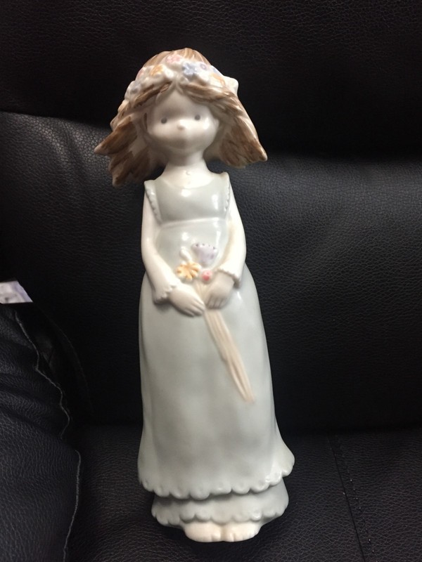 Girl With Flowers Kinka Figurine by Enesco 1988. Japan