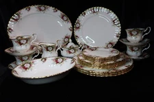 Royal Albert Celebration Bone China Montrose Shape 24 Pieces White & Pink Roses