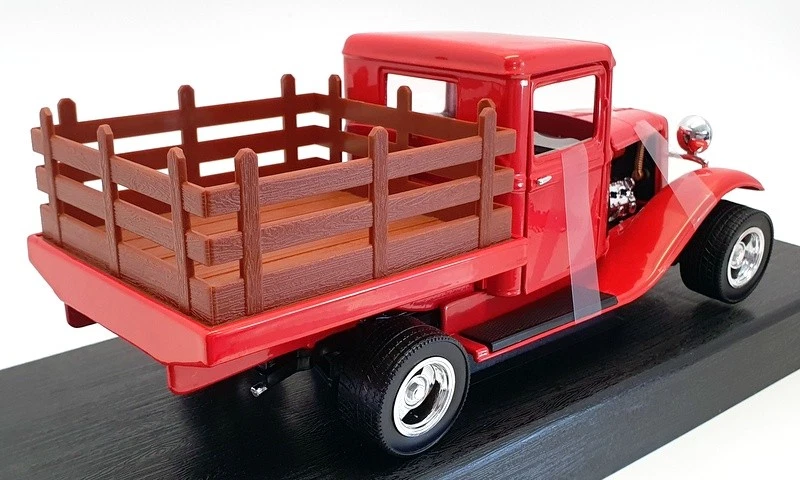Road Legends 1/18 Scale Model Car 92258 - 1934 Ford Pick Up - Red - Image 2 of 4