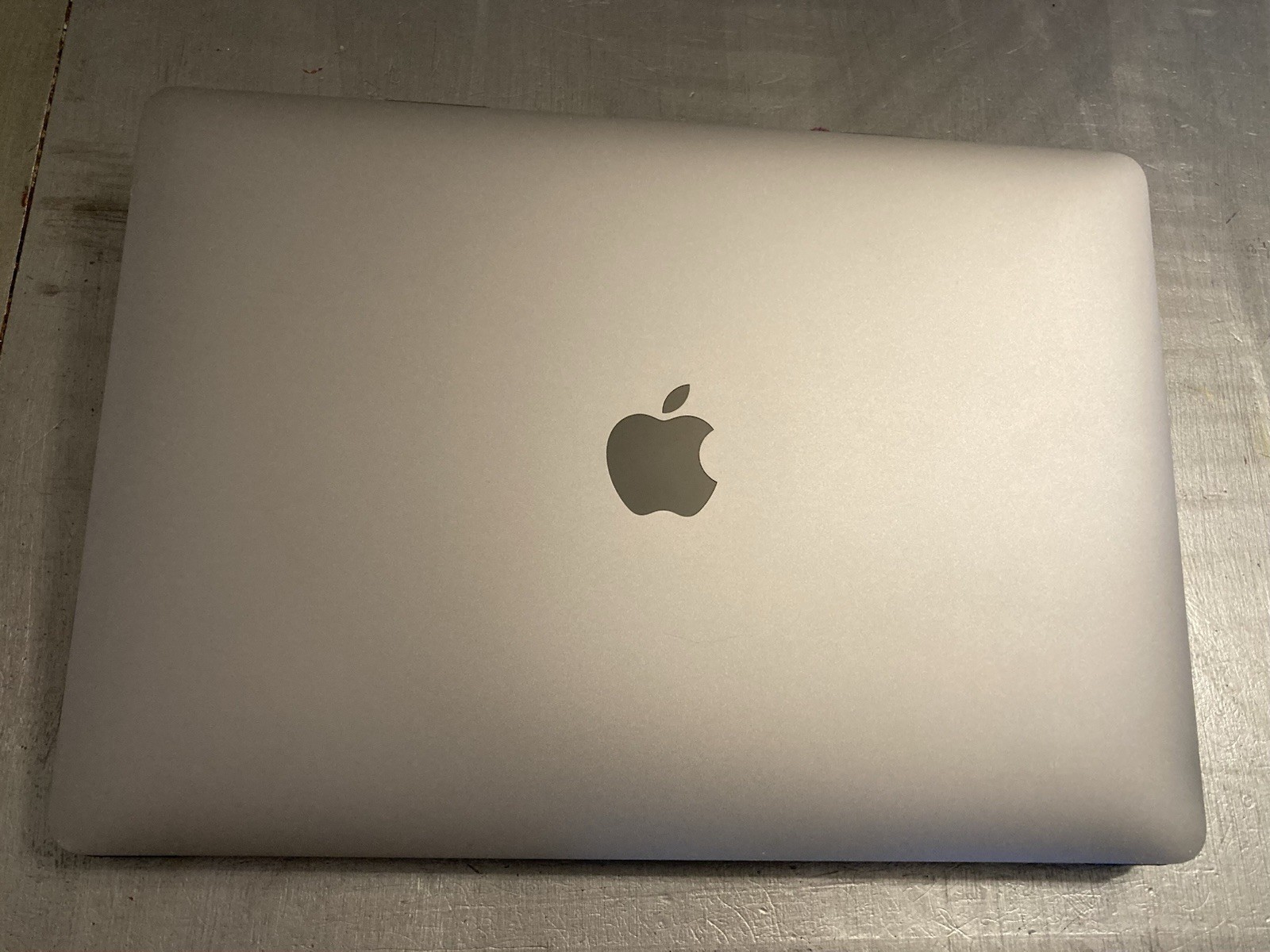 MacBook Air A2337 M1 2020 - Screen Trouble See Pictures.