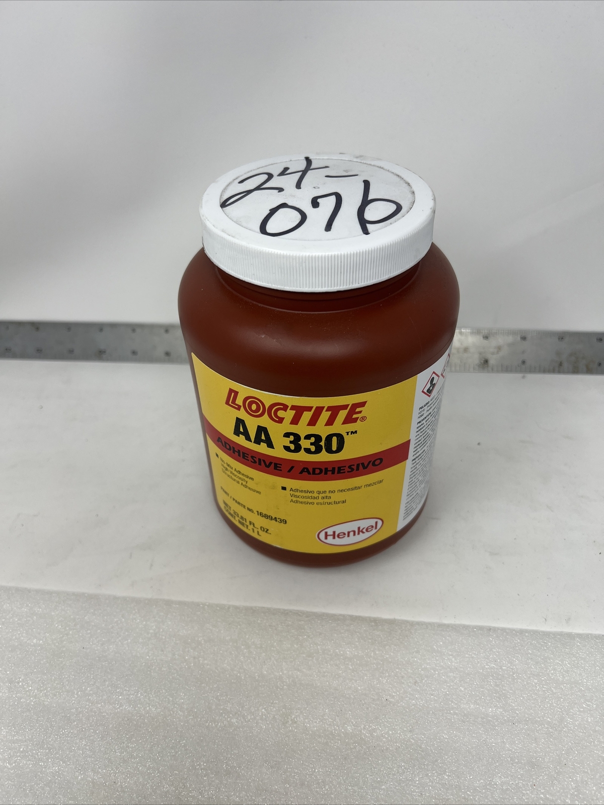 Loctite Henkel AA 330 methacrylate adhesive / 1 L (33.81 FL. OZ