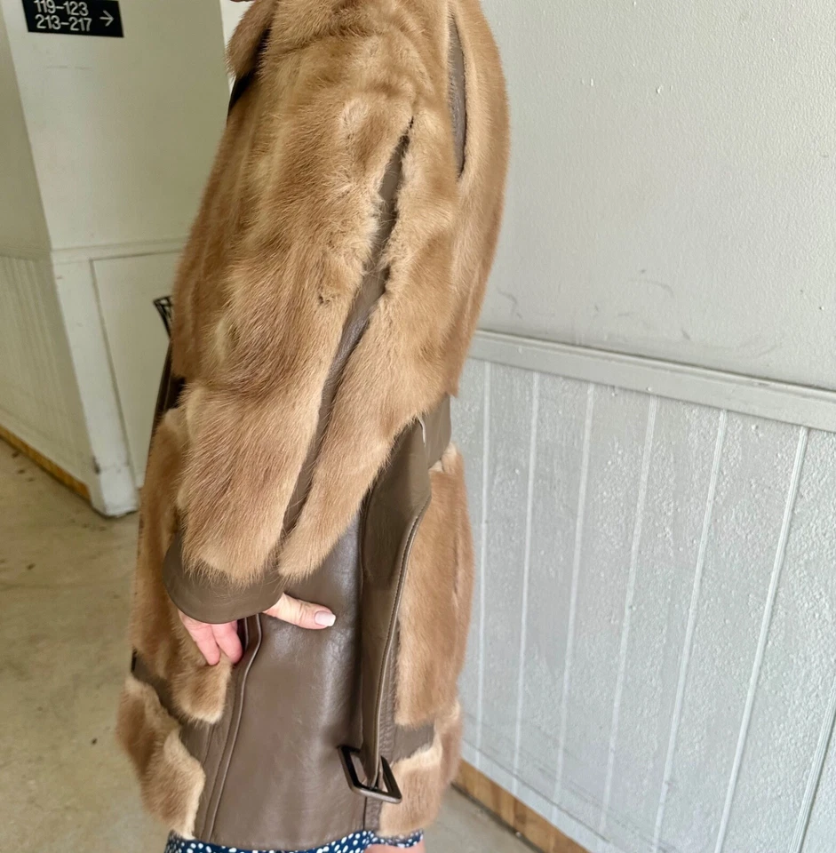 Casaco de camurça e vison natural comprimento médio 3/4 - vintage com cinto de amarração - Imagem 2 de 4