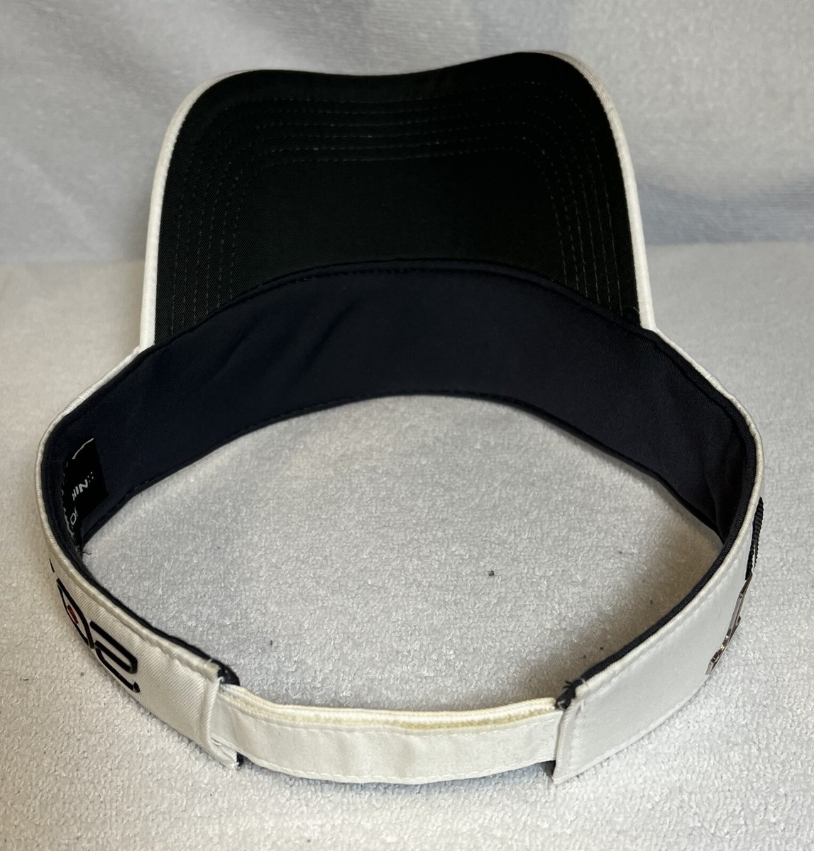 Nike Golf Visor White with Black Embroidered Swoosh 20X1  display picture 1