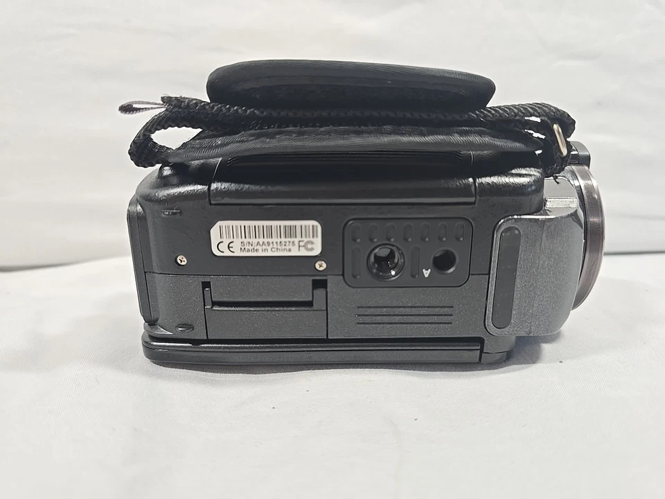 DXG-587V HD CAMCORDER-Black W/ Charger - Image 4 of 4