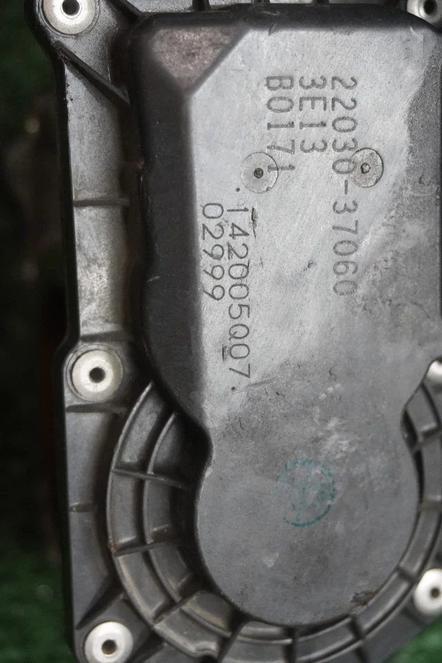 Toyota Prius V 2012 2013 carrocería del acelerador del motor de 1,8 L fabricante de equipos originales 86 k millas 2203037060 Foto 4 de 4