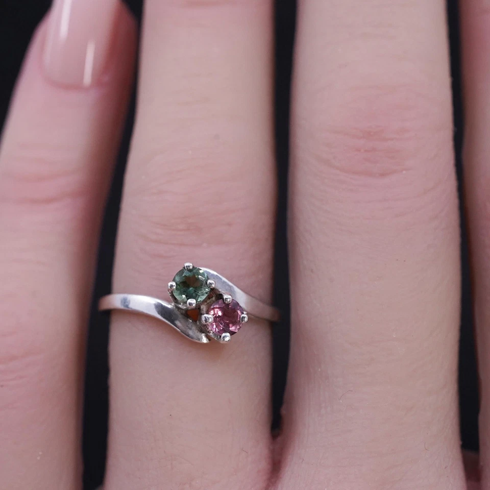 Size 6, sterling silver 925 stackable band ring with peridot and pink crystal - Image 4 of 4