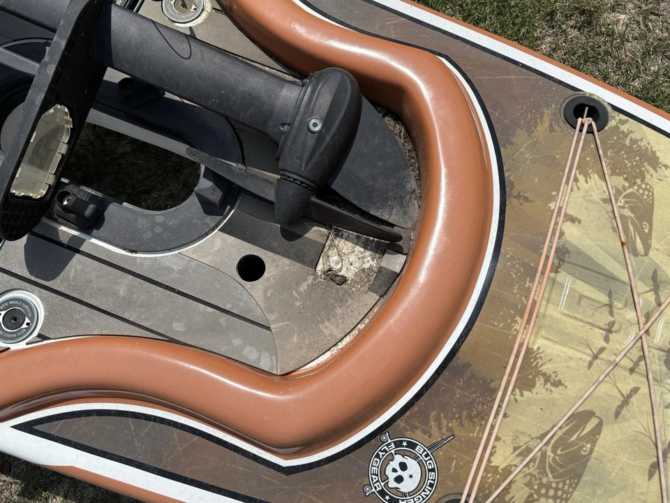 Tabla de paddleboard Rackham 12’ Bugslinger Blackwater con Apex Pedal Drive. Foto 3 de 4