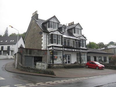 Foto A3 A. Irvine & Sohn - Drapers and Clothiers Auchenlochan in Tighnab um 2014