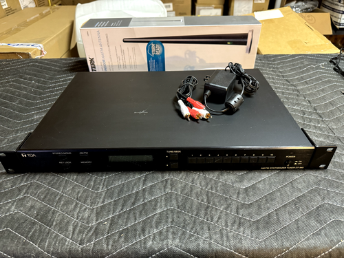 Toa Electronics DT-940 AM/FM Tuner Digital Display (1 RU, Black) w ...