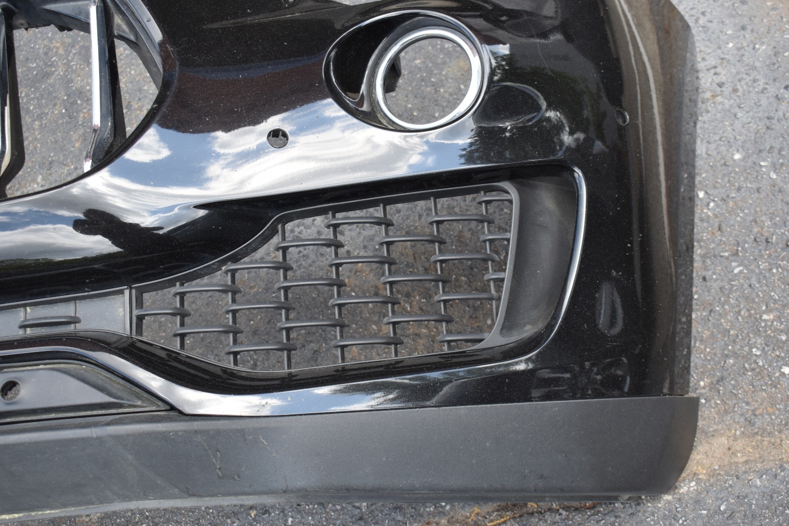 MASERATI LEVANTE FRONT BUMPER with GRILLE CAMERA RADAR GRANLUSSO 2017 -2024