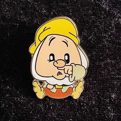WDI LE 400 aDorbs Sneezy Snow White and 7 Seven Dwarfs Mystery MOG Disney Pin