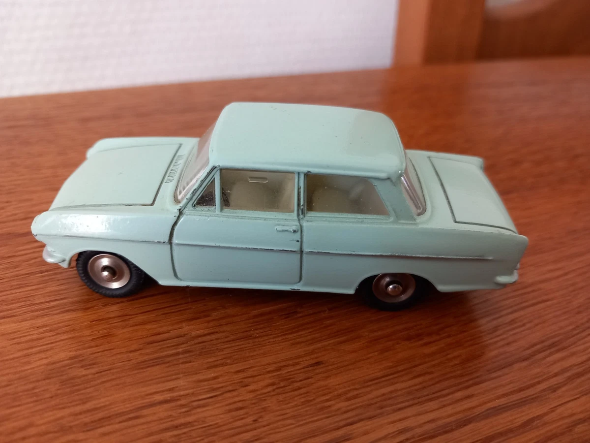 DINKY JUNIOR France : Opel Kadett, réf 106, couleur jaune citron