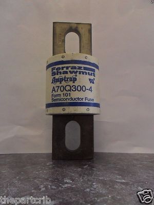 Nice Ferraz Shawmut A70Q300 300 Amp Fuse Type 4 700 VAC FWP300