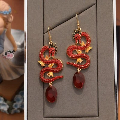 Boucles d'oreilles Long Crochet Doré Dragon Verre Rouge QD2 - Photo 1/4