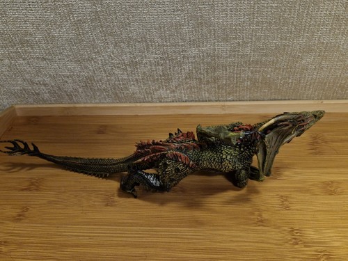 McFarlane Dragons Series 7 Fire Dragon Clan Collectable Action Figure And Stand - Picture 3 of 5