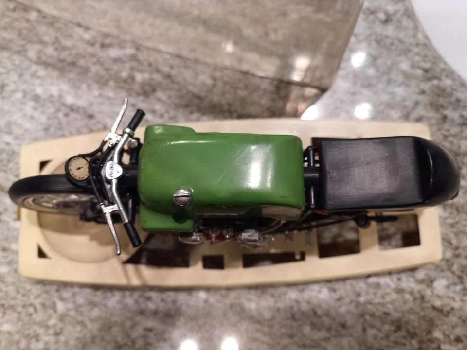 Moto Guzzi PROTAR 500 grand Prix 8 cilindri scala 1:9 con teca - anni 60 - Immagine 3 di 4