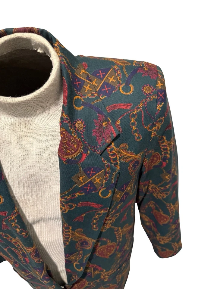 Blazer Vintage Años 80 The Passing Parade M EE. UU. Barroco Cadena Medallón Estampado 120  Foto 3 de 4