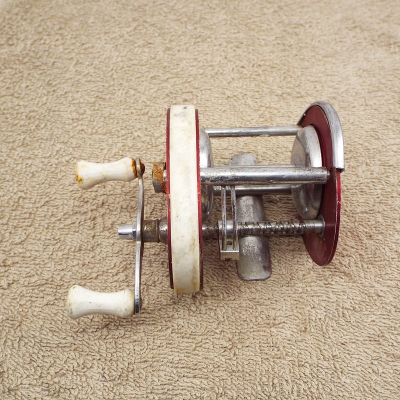 NO. 710 SHASTA antique fishing reels vintage