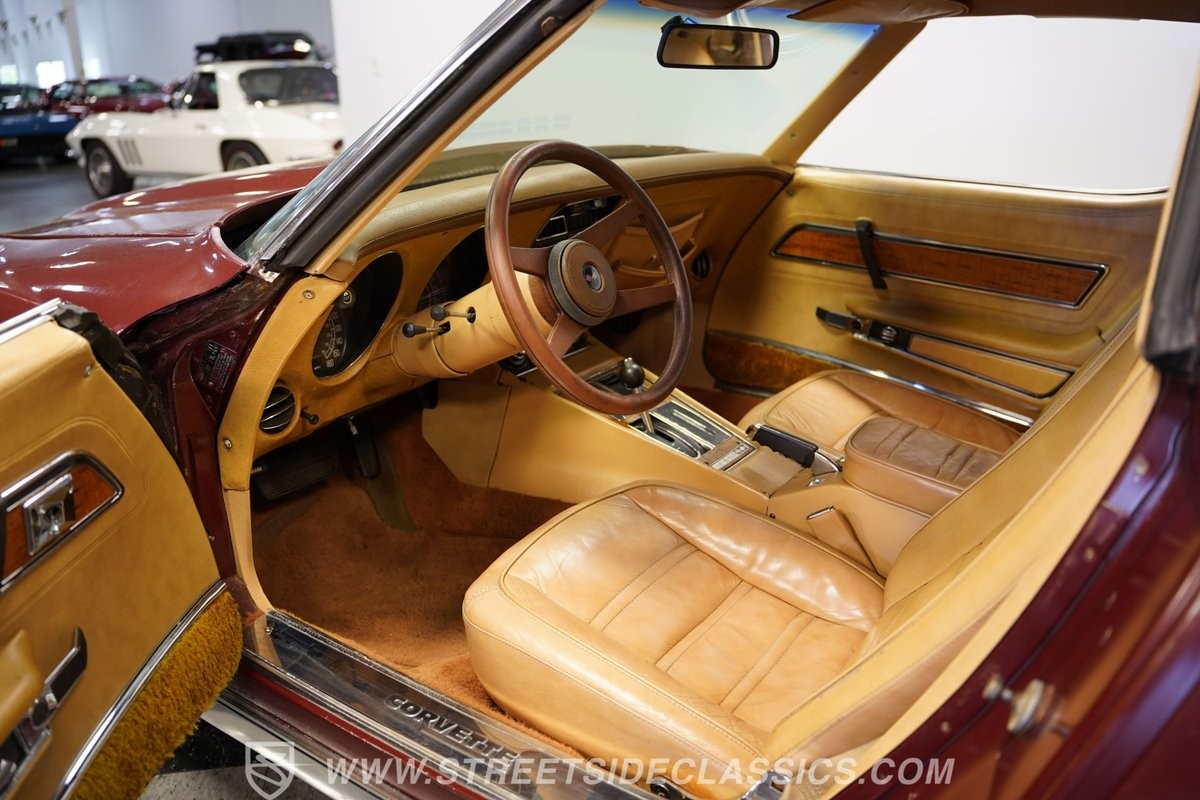 1976 Mahogany Metallic Chevrolet Corvette   | C3 Corvette Photo 5