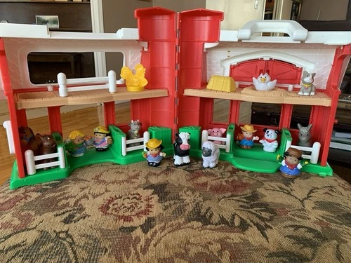 Vintage 1995 Fisher Price Little People Barn, 5 People, Vane, Bale, + 10 Animals