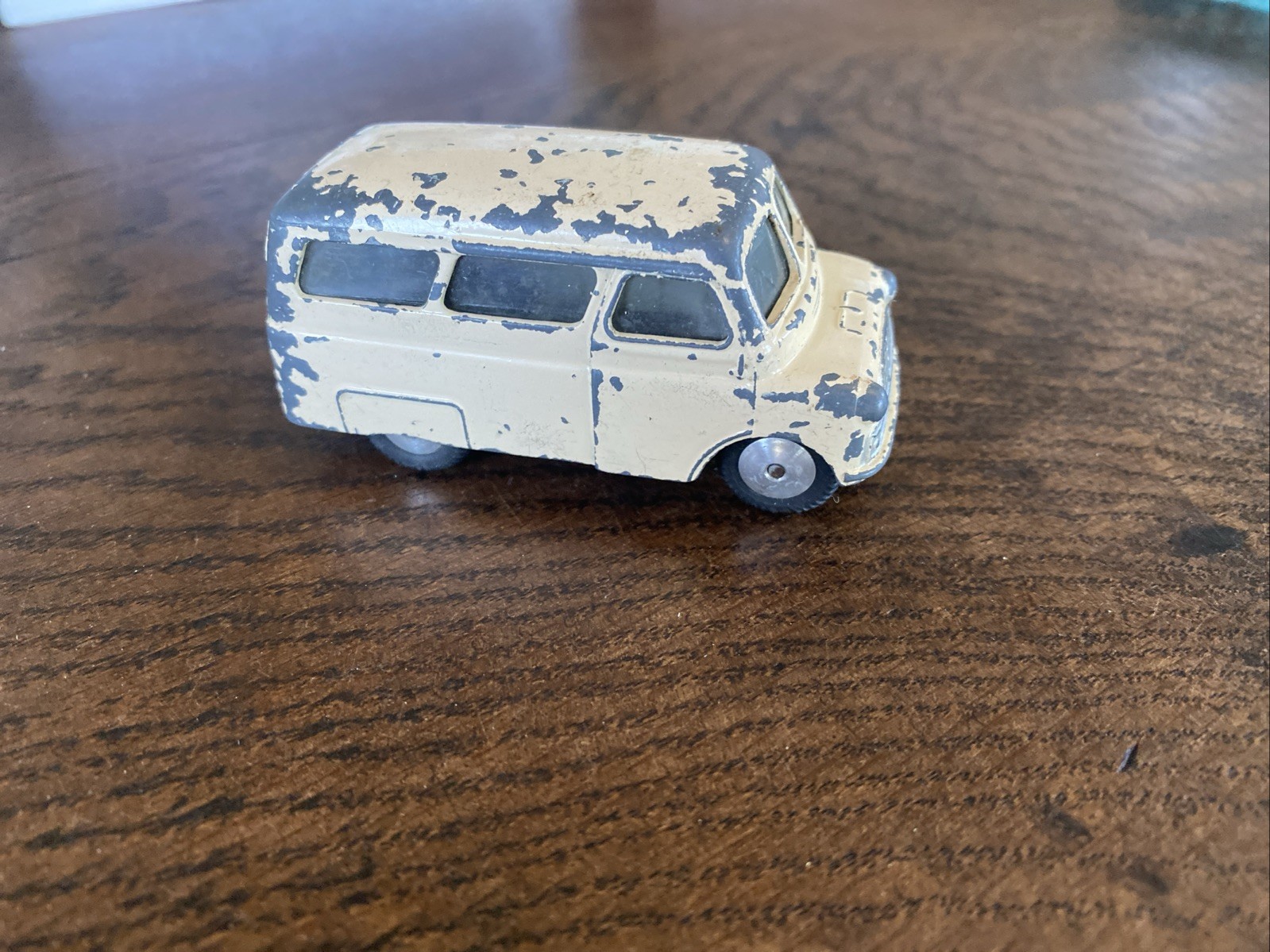 Corgi 404, Bedford Dormobile - Free Price Guide & Review