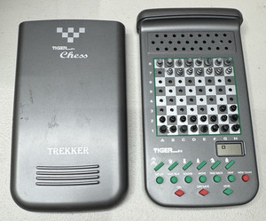 Tiger Chess Trekker Travel Game Handheld Portable Vintage Electronic  Works READ