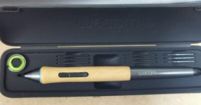 Wacom CINTIQ 13HD DTK-1300/K0 Creative Pen Display LCD Tablet