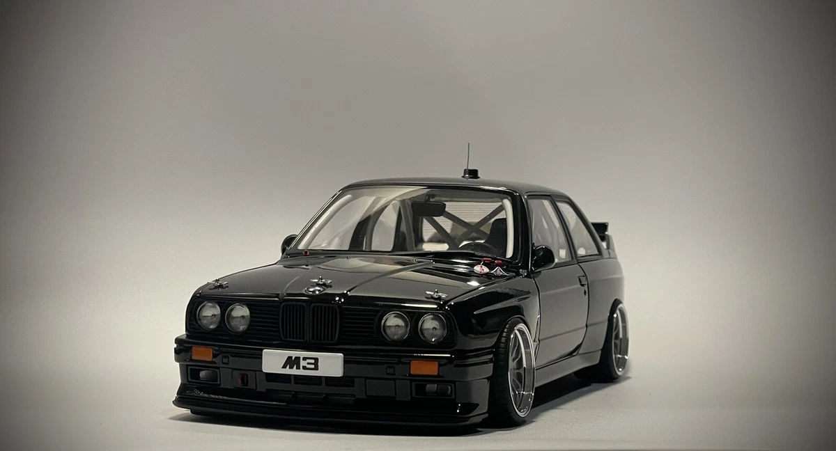 AUTOart BMW 1:18 Contemporary Manufacture Diecast Cars, Trucks